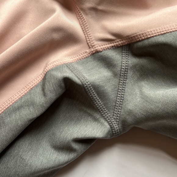 KATE SPADE Limited Edition Colorblock Pink, White, Gray Crop Capris Leggings M - Picture 9 of 9